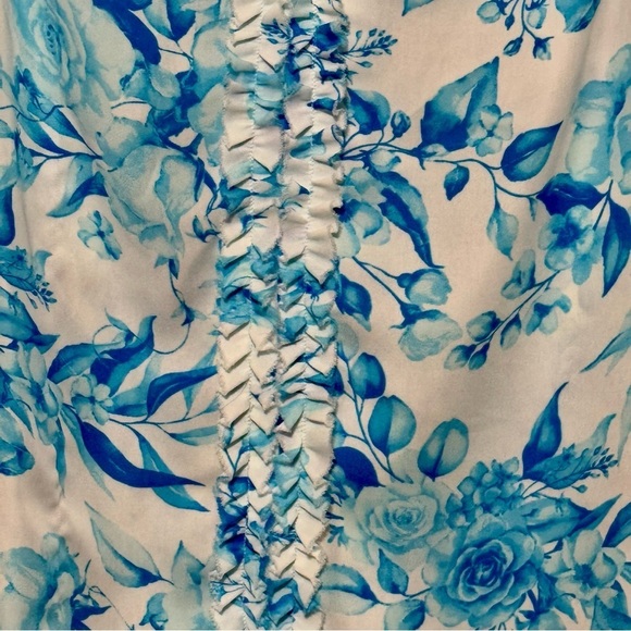 CUPCAKES & CASHMERE Ruffled Floral Rose Print Flutter Sleeve Pull On Blouse XS - Picture 3 of 8